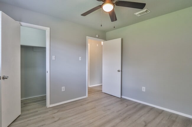Building Photo - 501 Point Clear Dr