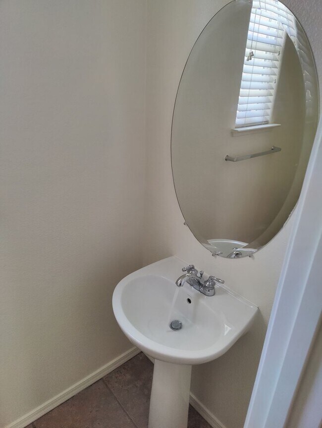 Building Photo - Great Location in Clovis !