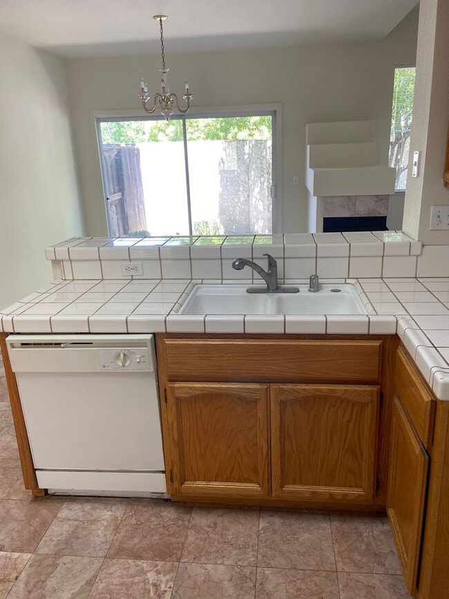 Building Photo - Bentley Square - Gated 3 Bdrm+office