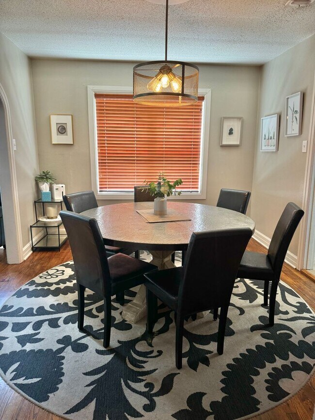 Building Photo - Available Now ! Unfurnished $1600.00 or Fully furnished $2000.00