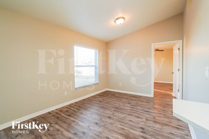 Building Photo - 2018 NW 9th Pl