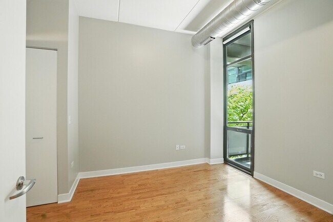 Building Photo - 669 W Wayman St