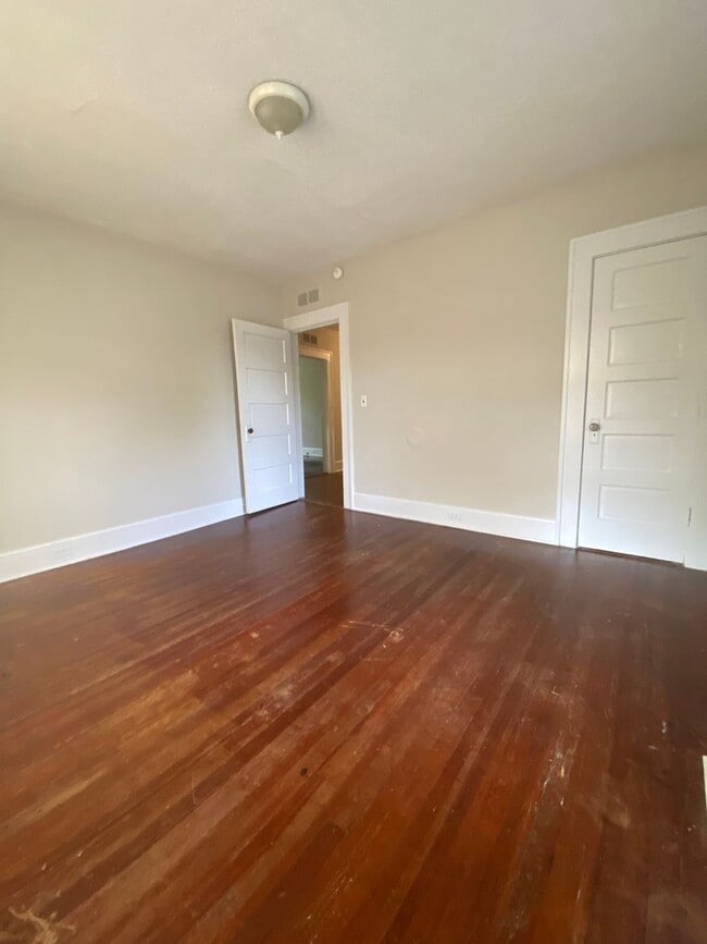 Building Photo - Perfect home with 2 kitchens at NCSU