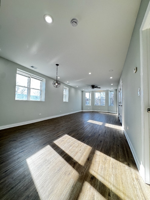 Building Photo - 6807 S Paulina St