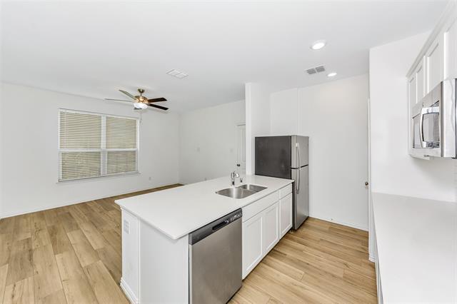 Building Photo - 2600 Starwater Dr