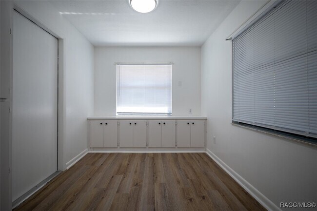 Building Photo - 68 W Sugarberry Ln