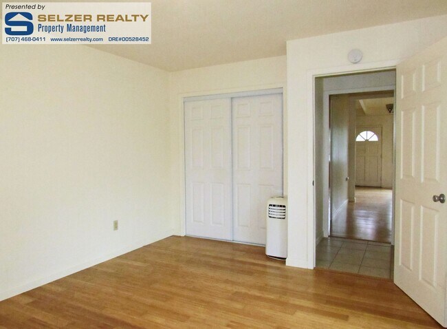 Building Photo - 521 Redwood Ave