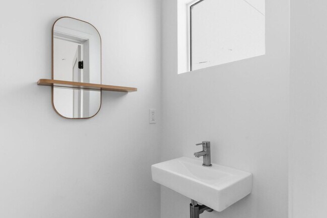 Building Photo - 6640 Valjean Ct