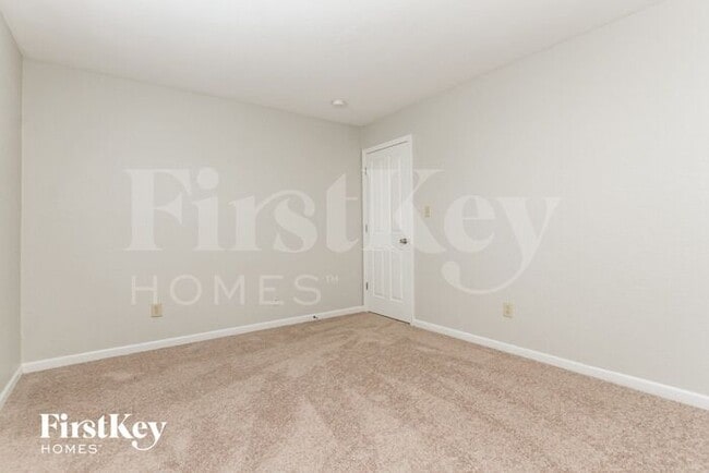 Building Photo - 860 Treyburn Green Dr