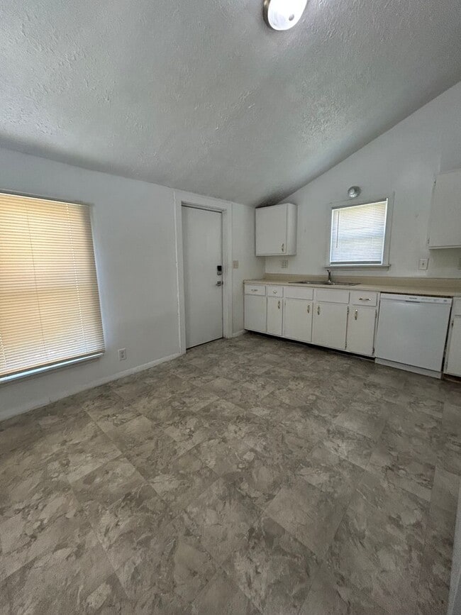 Interior Photo - 1402 Alabama Street
