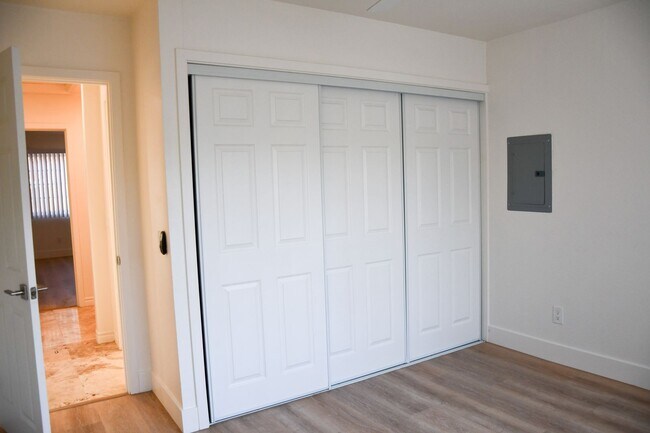 Building Photo - Parker (316)