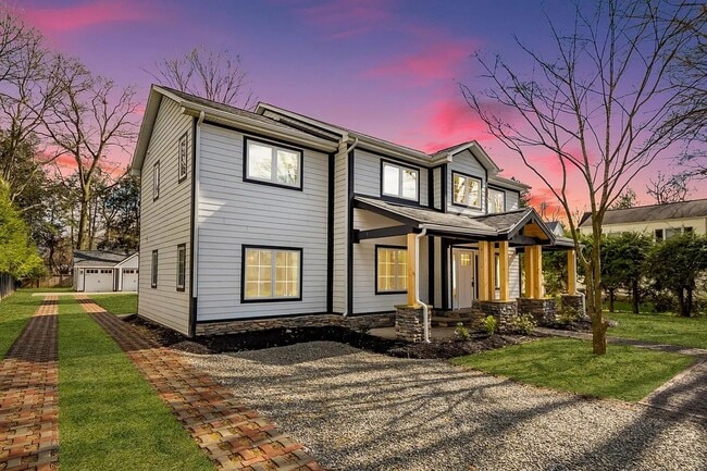 Building Photo - 5 Bed 5 Bath Single Family Home in Edgeworth