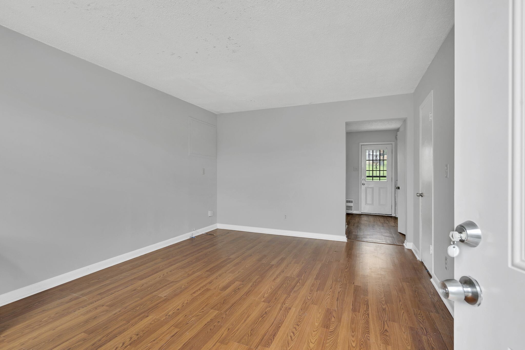 Building Photo - 3226 Lincoln Ave