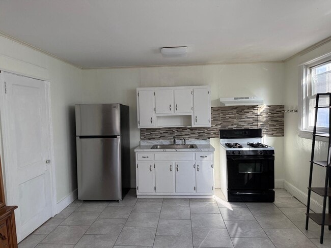 Building Photo - 263-265-265 E 31st St