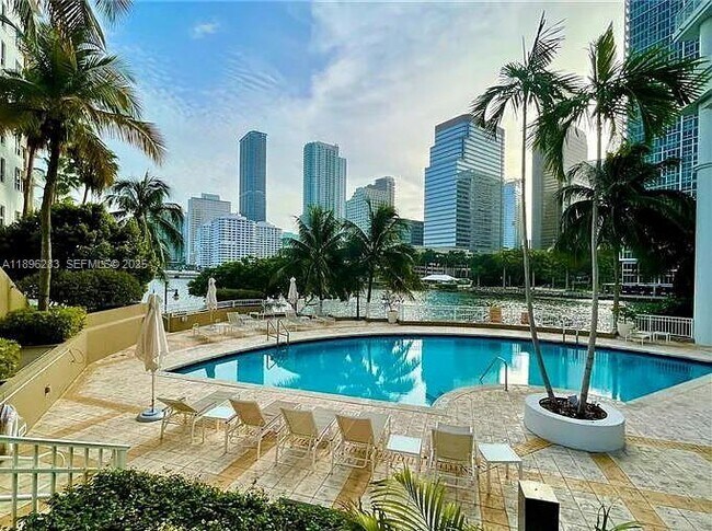 Building Photo - 801 Brickell Key Blvd