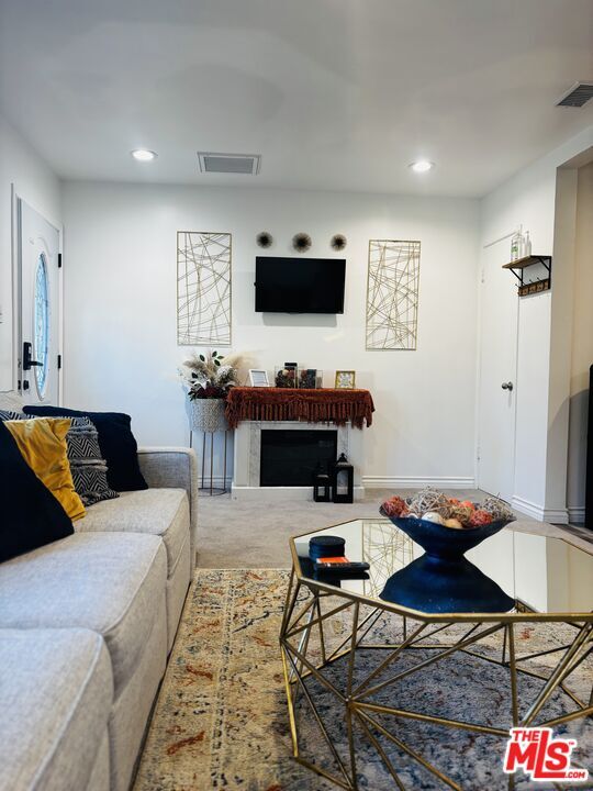 Building Photo - 1377 Sultana