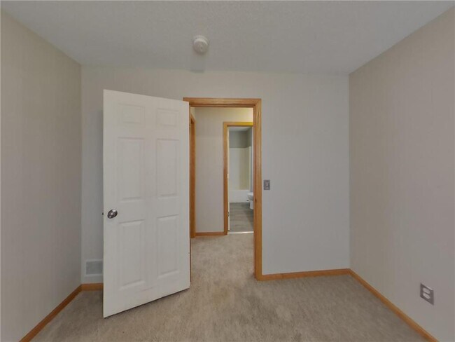 Building Photo - 5215 Pond View Ln