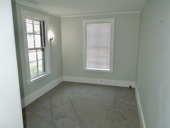 Building Photo - 9 Brewster St