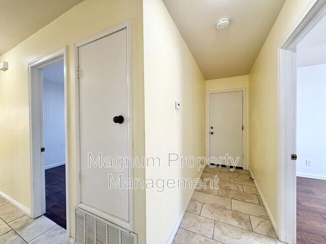 Building Photo - 25268 Shadescale Dr