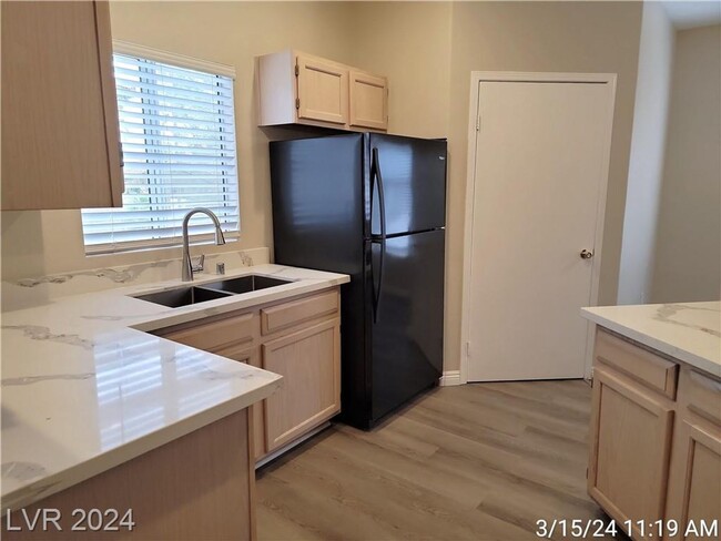 Building Photo - 2ND FLOOR 1 BED, 1 BATH UNIT ON THE SOUTH ...