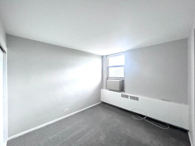 Building Photo - 3950 N Lake Shore Dr
