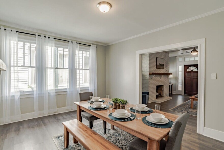 Building Photo - 402 Michigan Ave