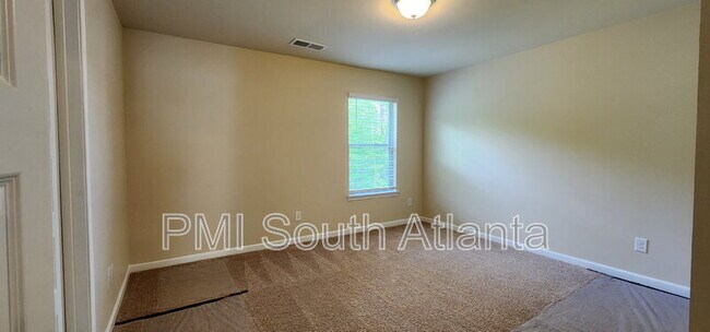 Building Photo - 525 Twelve Oaks Dr