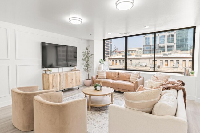 Building Photo - 48 W Broadway