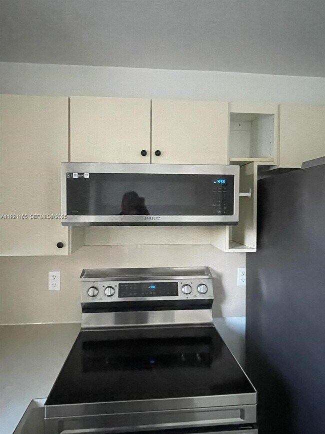 Building Photo - 1251 SE 28th Ct