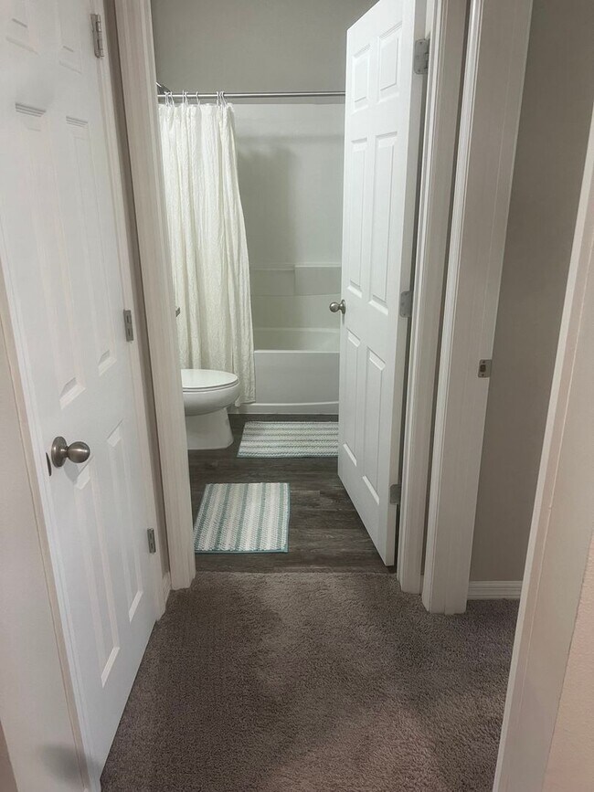 Building Photo - Spacious 5BR House in Winter Haven