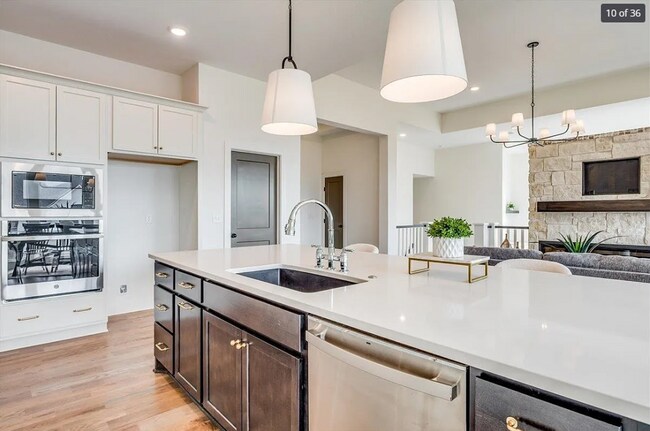 Building Photo - 113 Cedar St