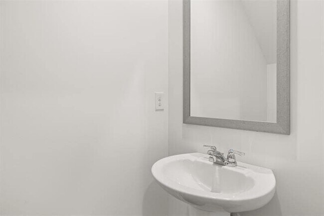 Building Photo - 954 Evergreen Rd