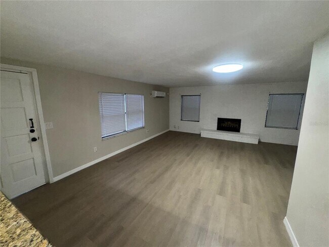 Building Photo - 1111 Romano Ave