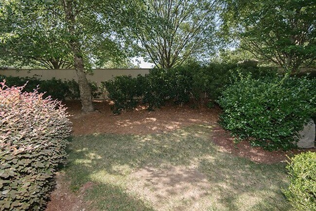 Building Photo - Gorgeous 3 Bedroom 2.5 Bathroom Townhome- Located in Stone Creek Village, Cary! Available August ...