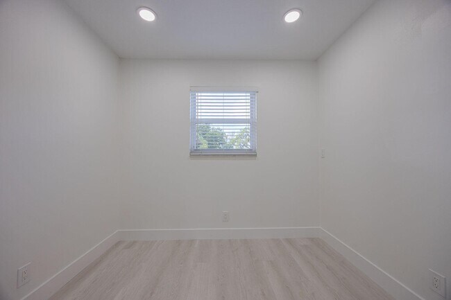 Building Photo - 2805 Casita Way