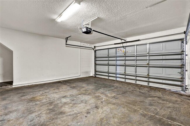 Building Photo - 643 Willett Dr
