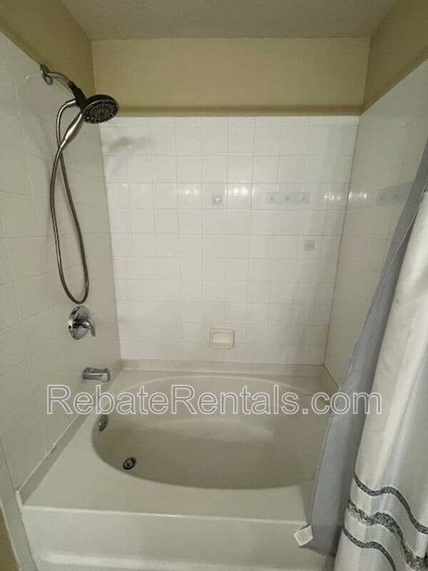 Building Photo - 4199 Highwood Dr