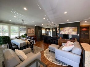 Building Photo - Newly Renovated 2BR/1BA in Nuuanu Avail Now!