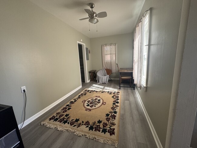 Building Photo - 634 4th Ave N