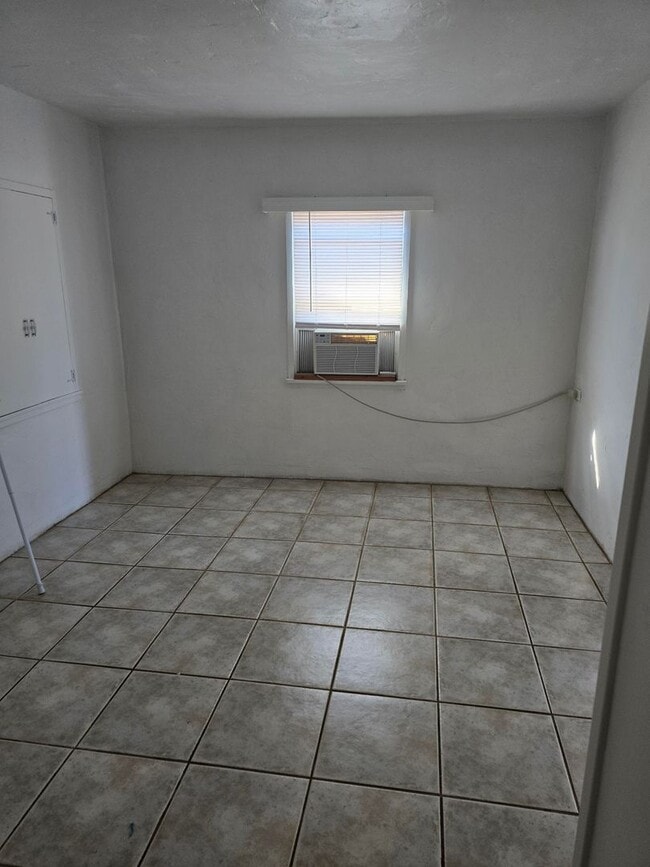 Building Photo - 3556 E Fairmount St