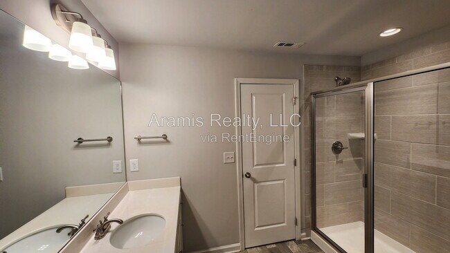 Building Photo - 5258 Pinnacle Walk