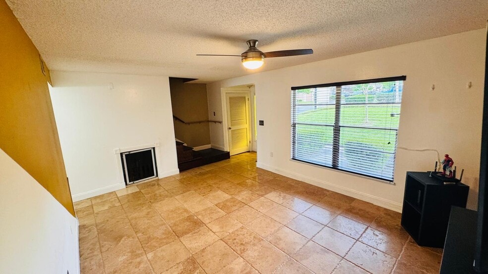 Building Photo - 600 Waverly Ln