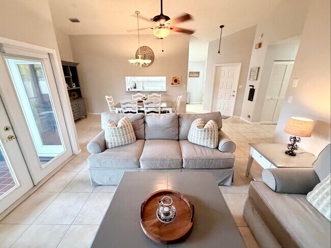 Building Photo - 2555 Bedford Mews Dr