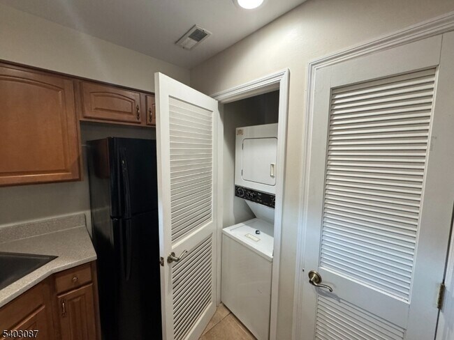 Building Photo - 3 Telemark Dr