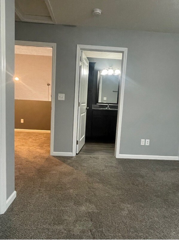 Building Photo - 2304 W George St