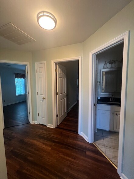 Building Photo - 2707 Blockhouse Ct