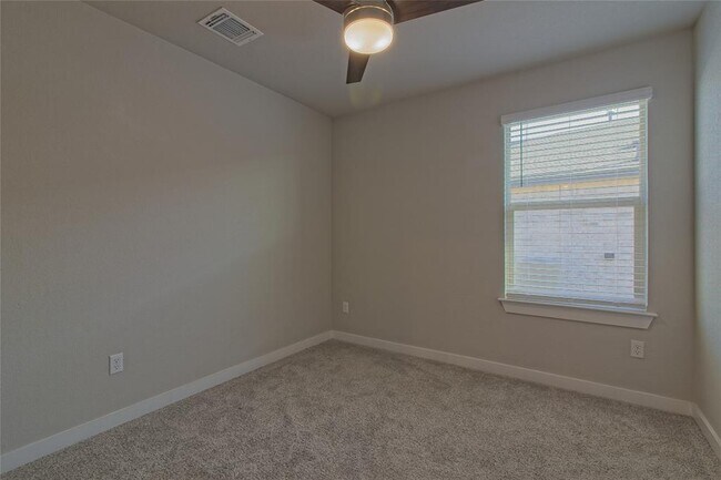 Building Photo - 112 Halford Rd