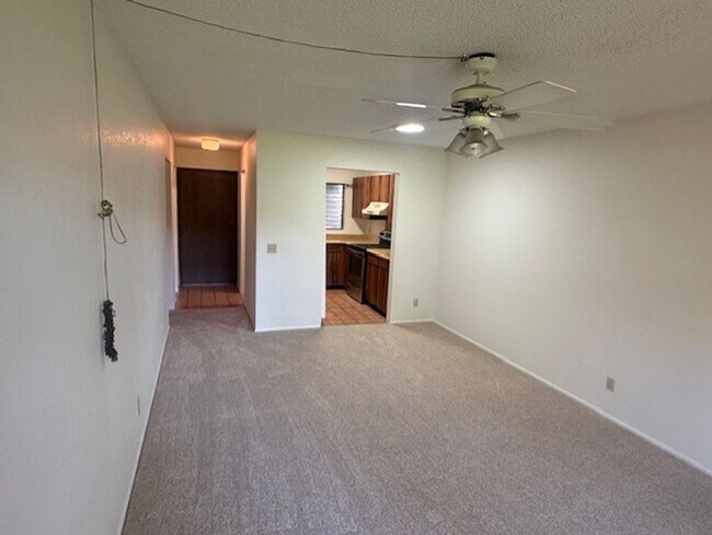 Building Photo - College Gardens