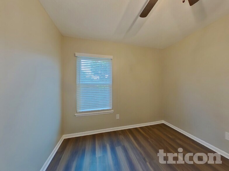 Building Photo - 7580 Falcon Trace Dr W