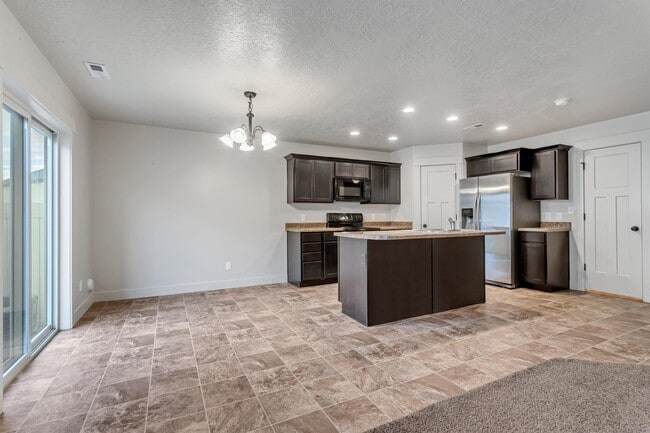 Building Photo - 423 S Spanish Trails Blvd